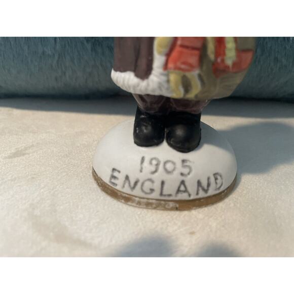 Santa Figurine "1905 England" Ceramic Christmas figurine Around‎ the World - Picture 2 of 7